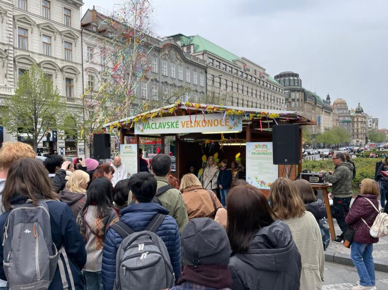Pomlázku s sebou! Do centra Prahy se po roce opět vrací Václavské Velikonoce, které i letos podpoří neziskové organizace