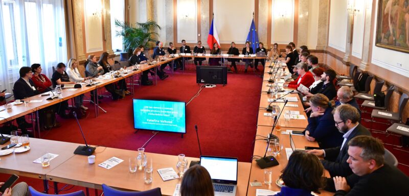 Společná iniciativa Sdružení Nového Města pražského a partnerů upozorňuje na potřebu důstojného veřejného prostoru pro lidi bez domova